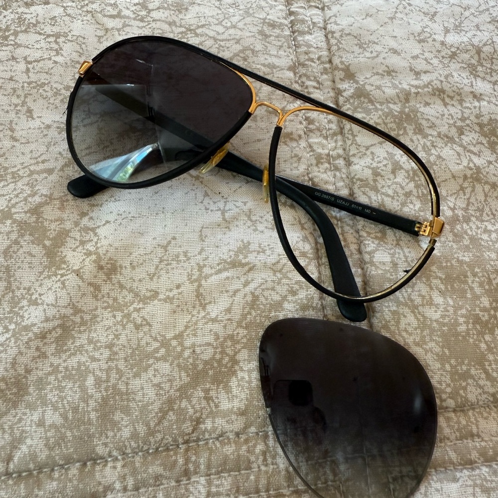 Gucci 2887 leather lined aviator sunglasses broken